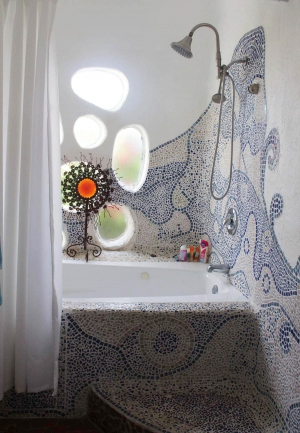 Downstairs shower tub